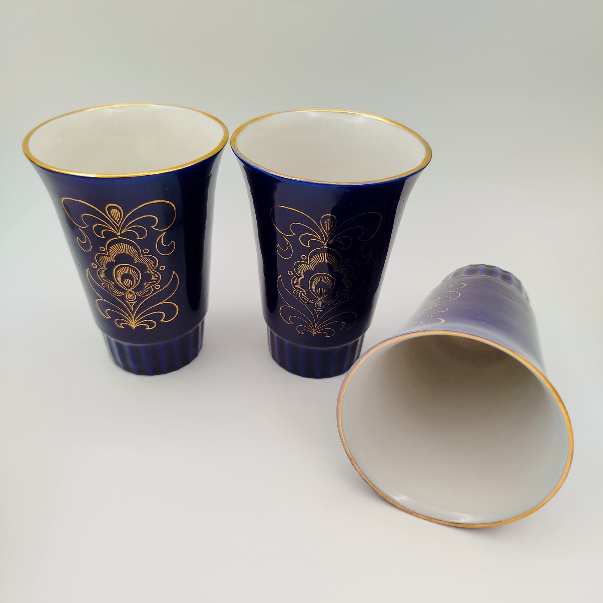 Набор из шести стаканов с растительным декором в коробке, фарфор, крытье кобальтом, золочение, Бронницкий завод фарфоровых изделий «Возрождение», СССР, 1980-1990 гг.