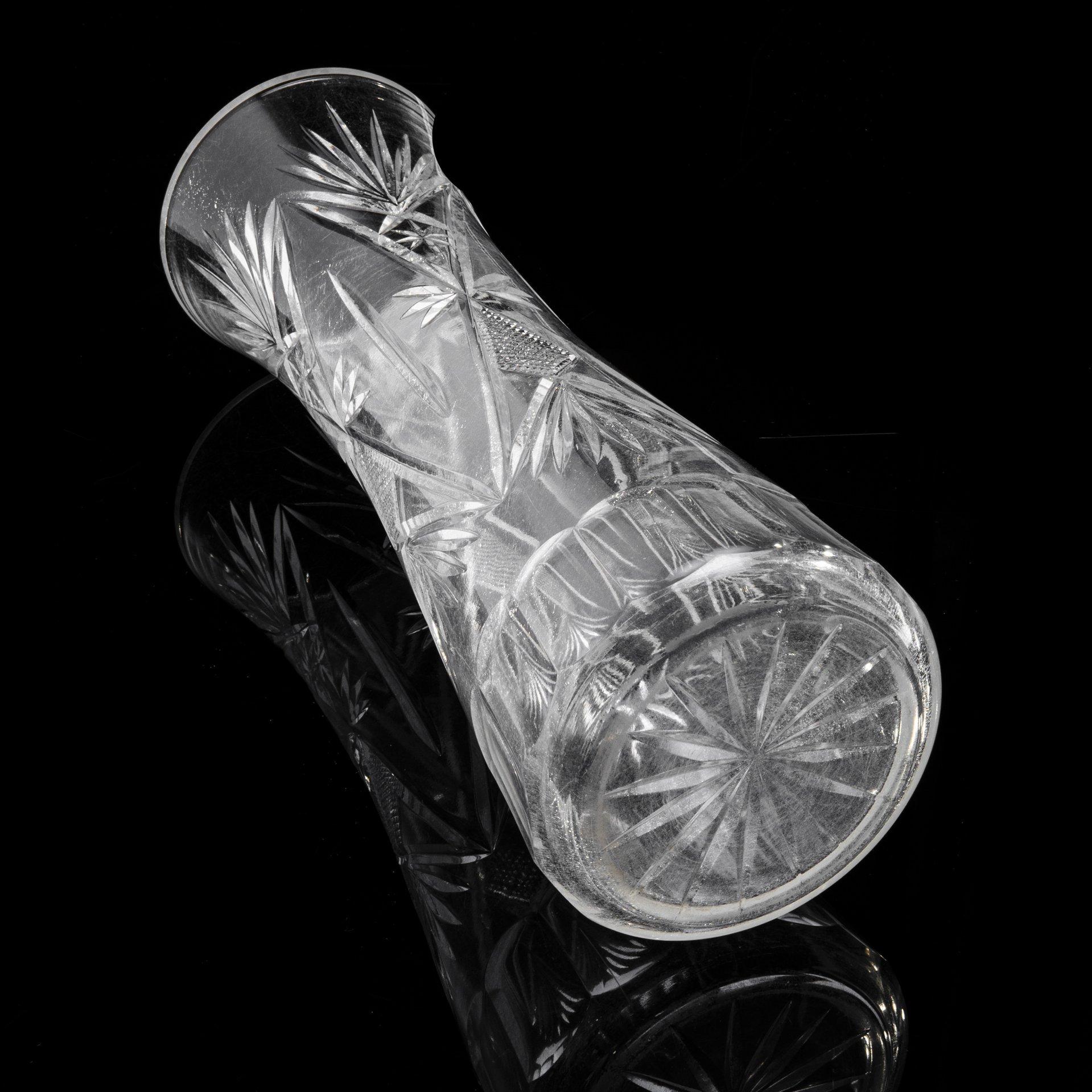 Ваза с рельефным декором, стекло, алмазная грань, СССР, 1970-1990 гг.