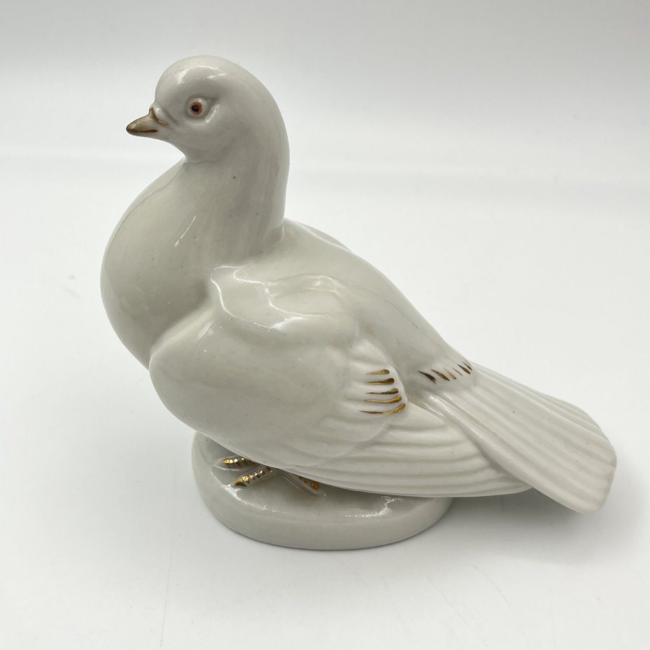 Статуэтка "Голубь", фарфор, роспись, золочение, Турыгинский фарфоровый завод артели «Художественная керамика» (Гжель), СССР, 1950-1960 гг.