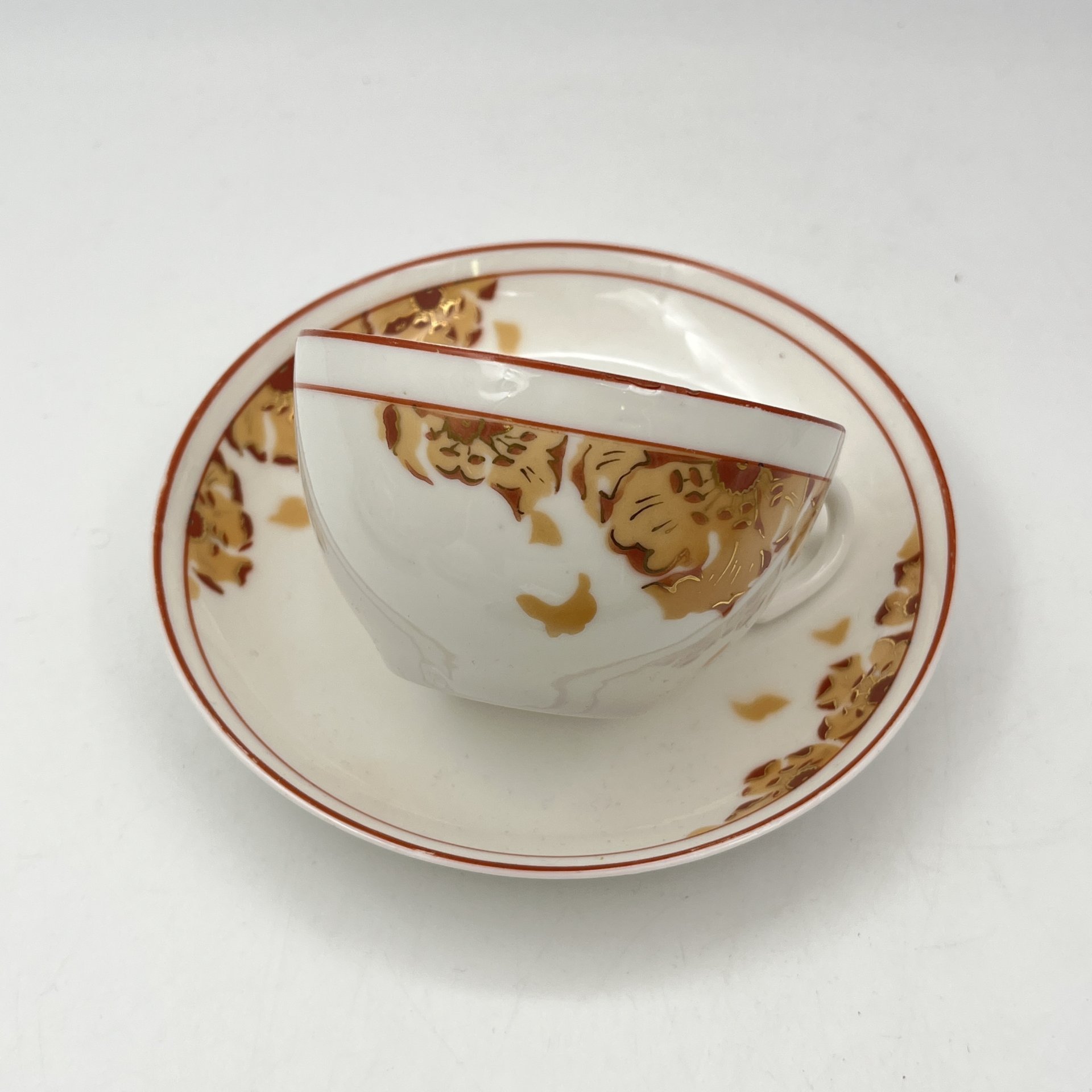 Пара чайная с цветочным декором, фарфор, печать по трафарету, обводка, золочение, Дмитровский фарфоровый завод (ДФЗ Вербилки), СССР, 1946-1950 гг.