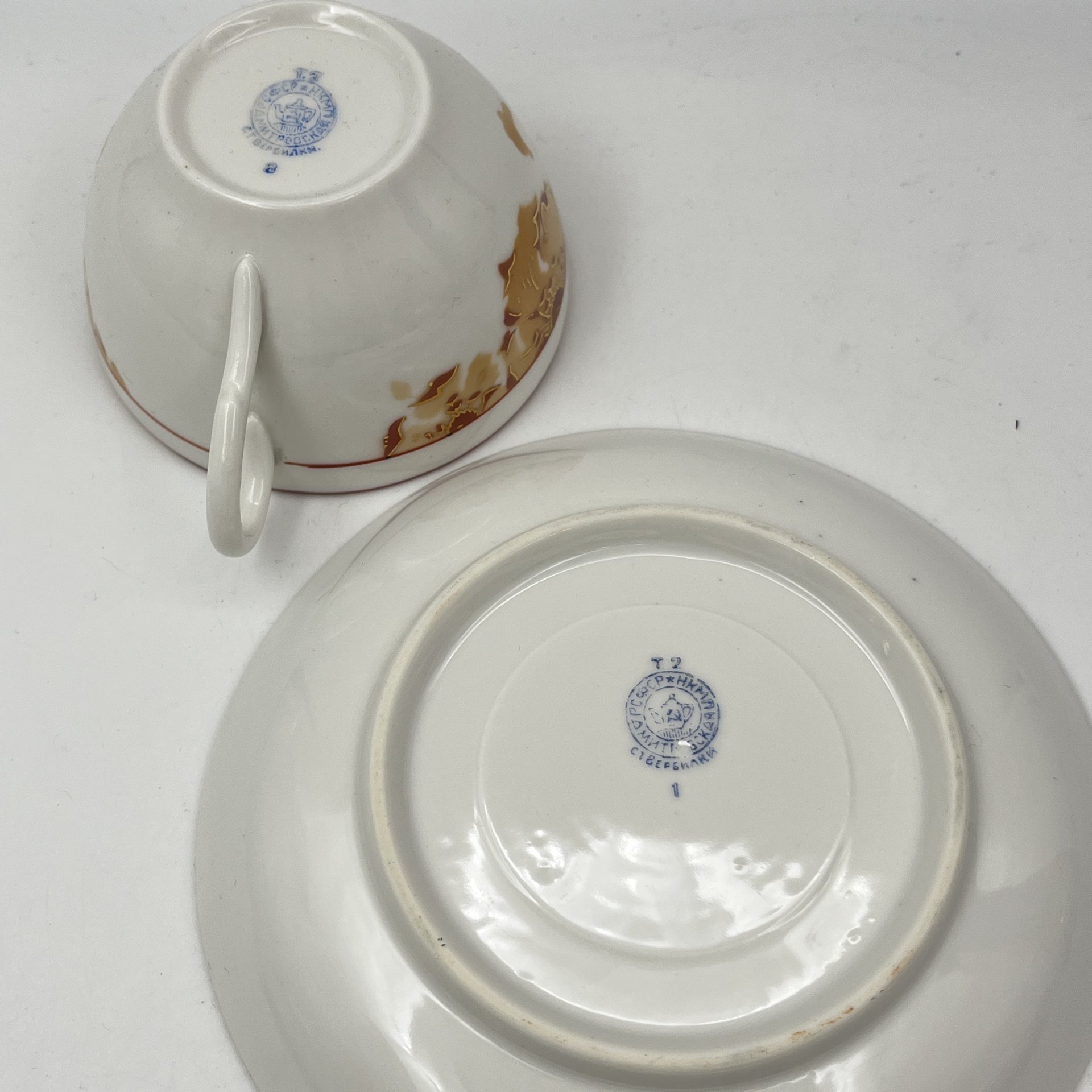 Пара чайная с цветочным декором, фарфор, печать по трафарету, обводка, золочение, Дмитровский фарфоровый завод (ДФЗ Вербилки), СССР, 1946-1950 гг.