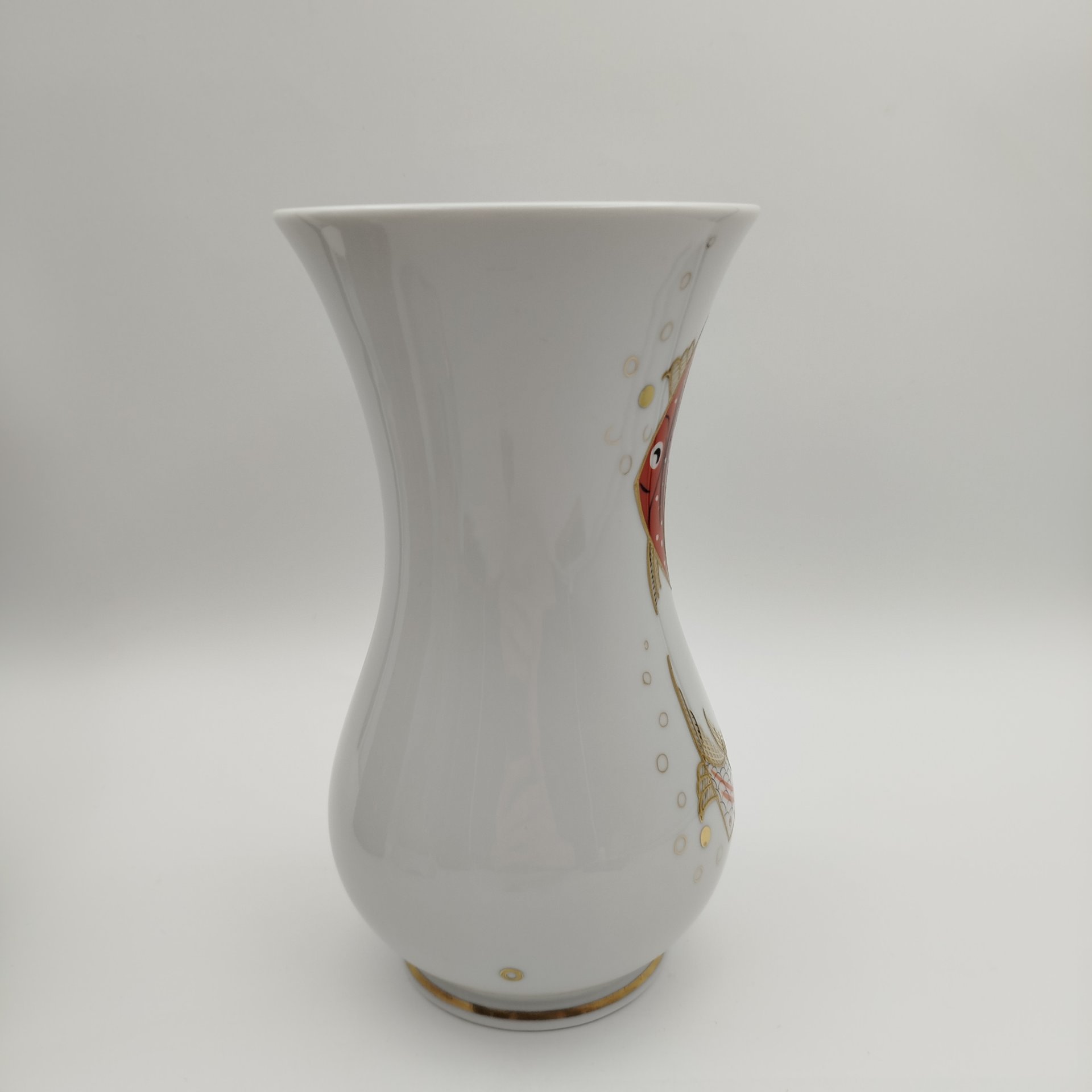 Ваза с изображением рыб, фарфор, роспись, золочение, Schaubach-Kunst, Wallendorf, Schaubach-Kunst
