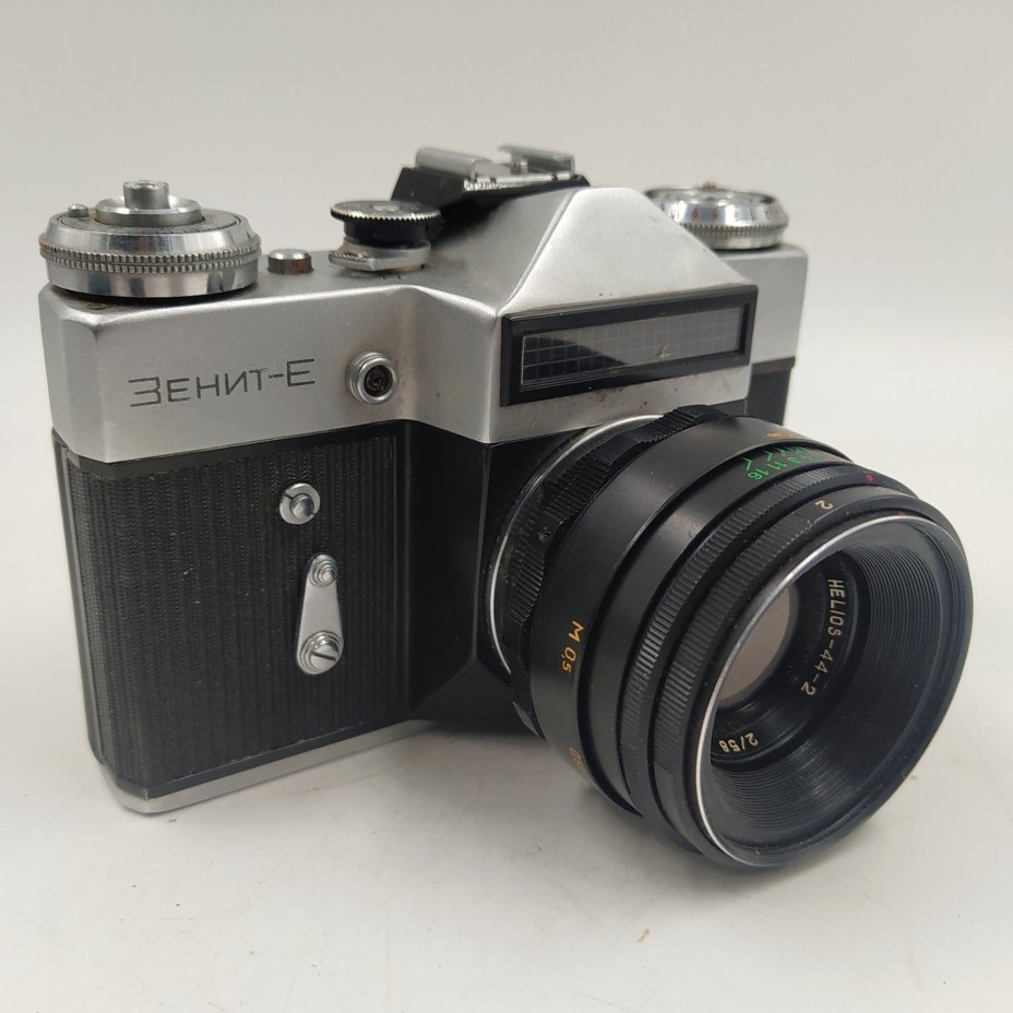 Фотоаппарат "Зенит-Е" с объективом "Гелиос-44-2" в оригинальном кофре, металл, стекло, пластик, кожа, Завод «Зенит», г. Вилейка, СССР, 1975 г.