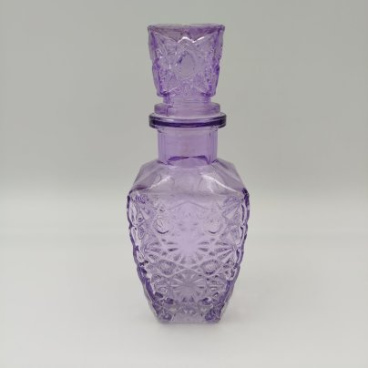 Флакон аметистового оттенка с рельефны декором, стекло, пресс, пластик, СССР, 1980-1990 гг.