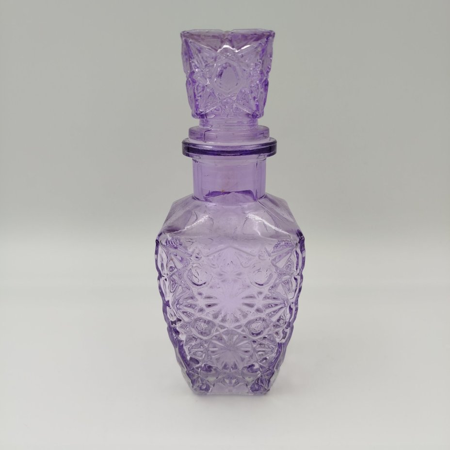 Флакон аметистового оттенка с рельефны декором, стекло, пресс, пластик, СССР, 1980-1990 гг.