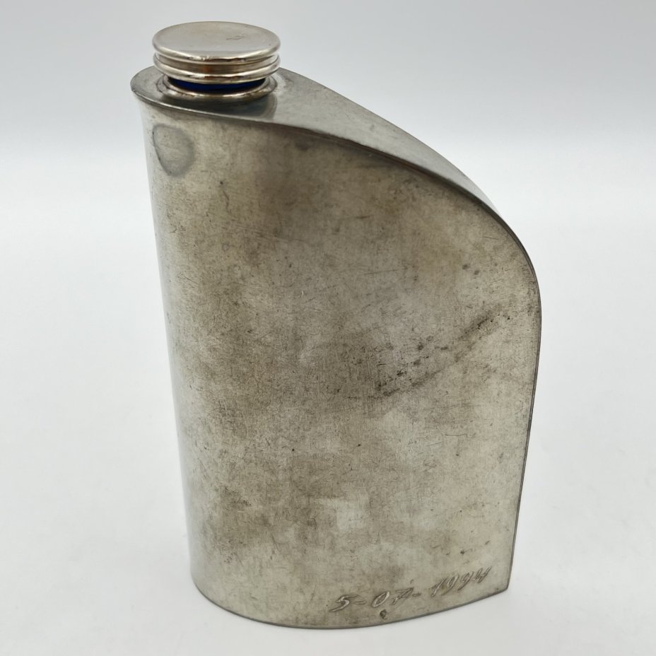 Фляжка "Concorde Ergo Flask", дизайнер Chris Middleton, Sheffield, металл