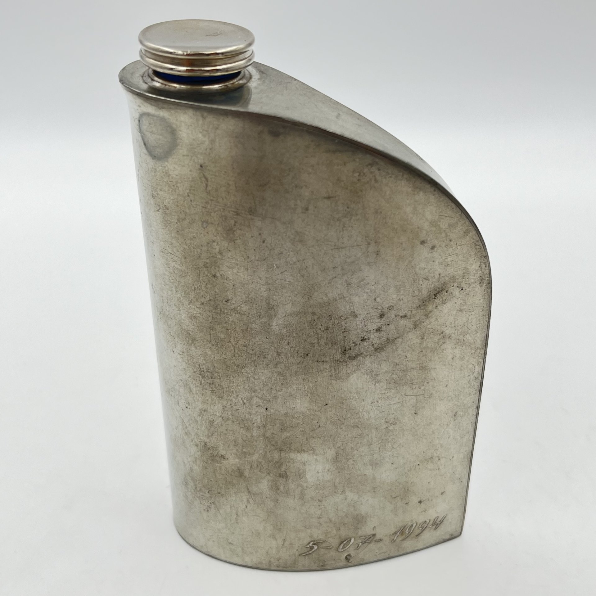 Фляжка "Concorde Ergo Flask", дизайнер Chris Middleton, Sheffield, металл