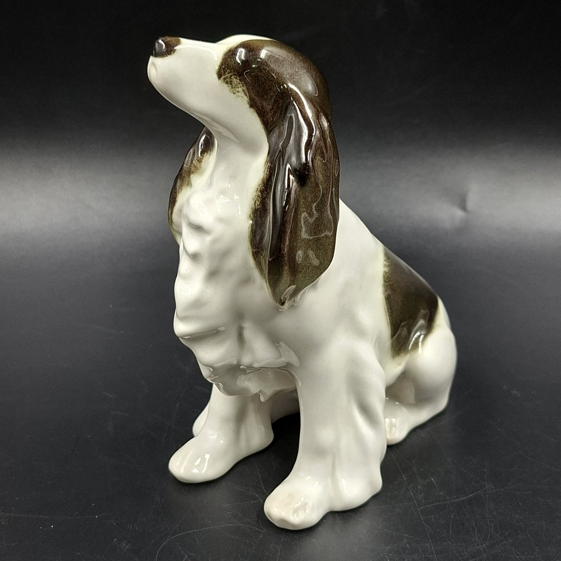 Статуэтка "Спаниель", скульптор П.П. Веселов, фарфор, роспись, Ленинградский фарфоровый завод (ЛФЗ), СССР, 1989-2001 гг.