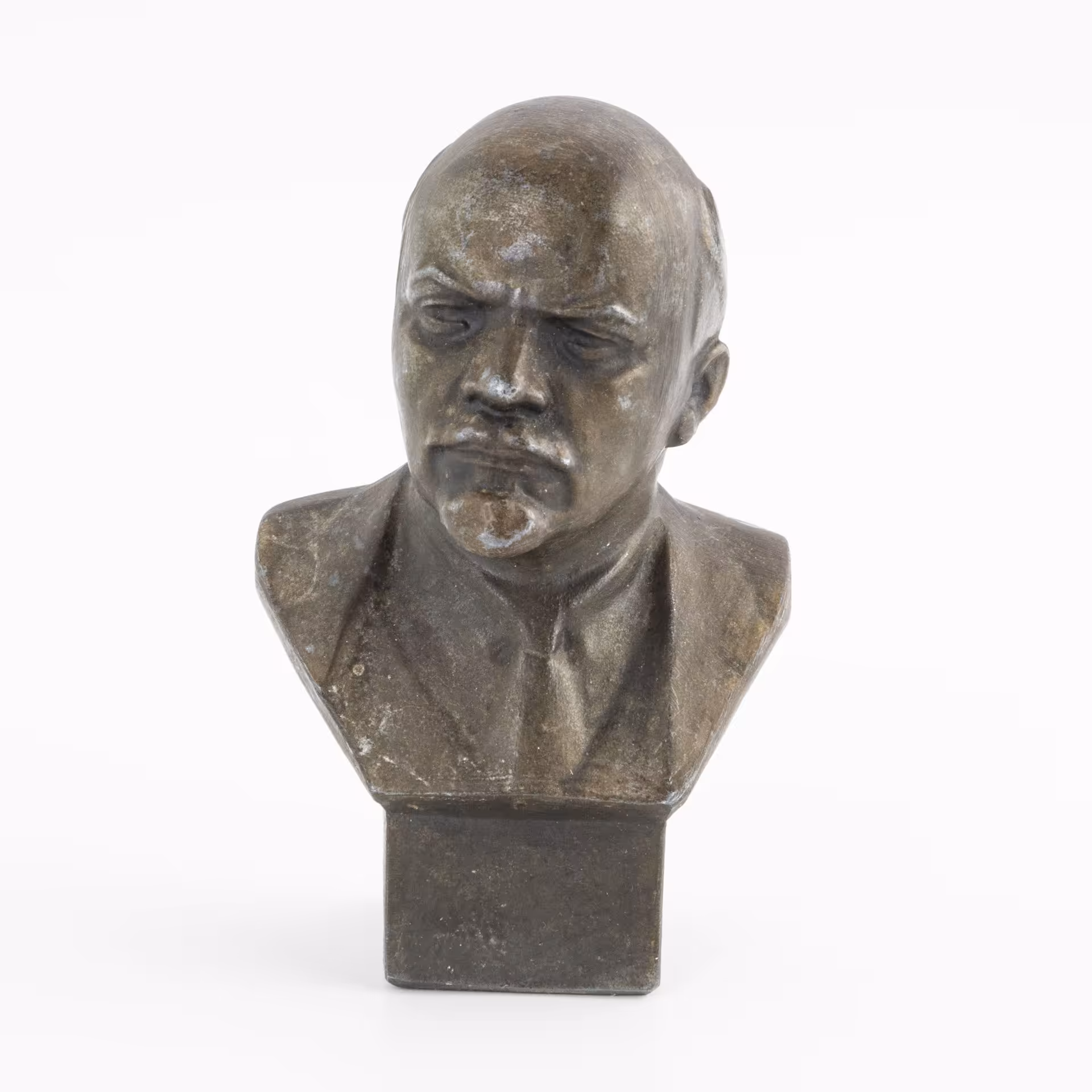 Бюст В.И Ленина, автор  Г.Геворкян