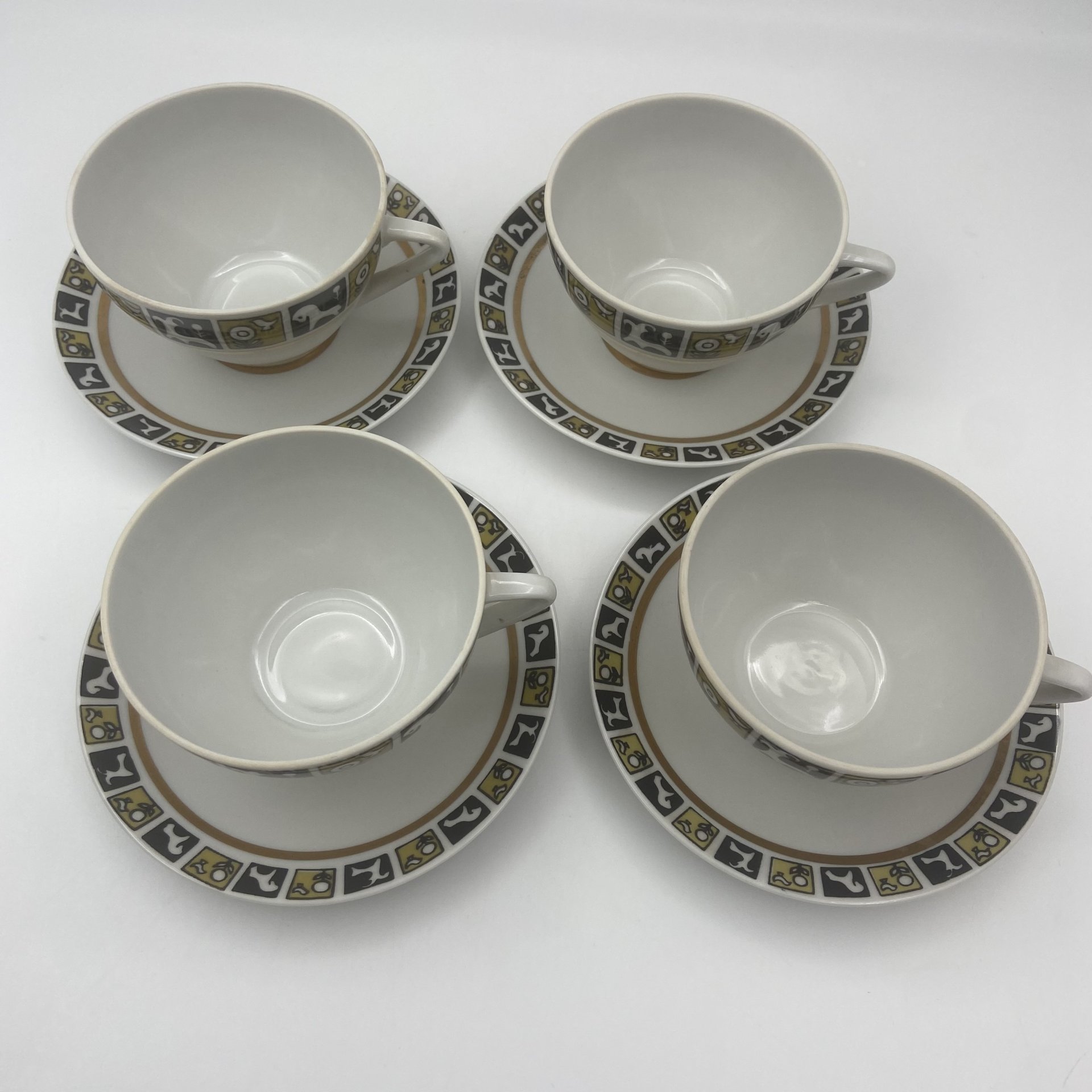 Набор "Степной" на 4 персоны (4 чайные пары и конфетница), автор формы "Утро" В.Л. Семенов, автор рисунка Н.М. Павлова, фарфор, крытье, деколь, Ленинградский фарфоровый завод (ЛФЗ), СССР, 1970-1986 гг.