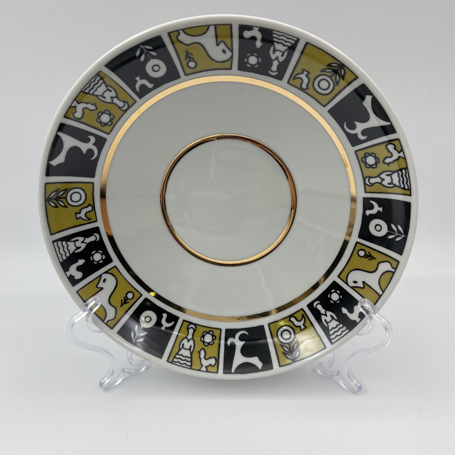 Набор "Степной" на 4 персоны (4 чайные пары и конфетница), автор формы "Утро" В.Л. Семенов, автор рисунка Н.М. Павлова, фарфор, крытье, деколь, Ленинградский фарфоровый завод (ЛФЗ), СССР, 1970-1986 гг.