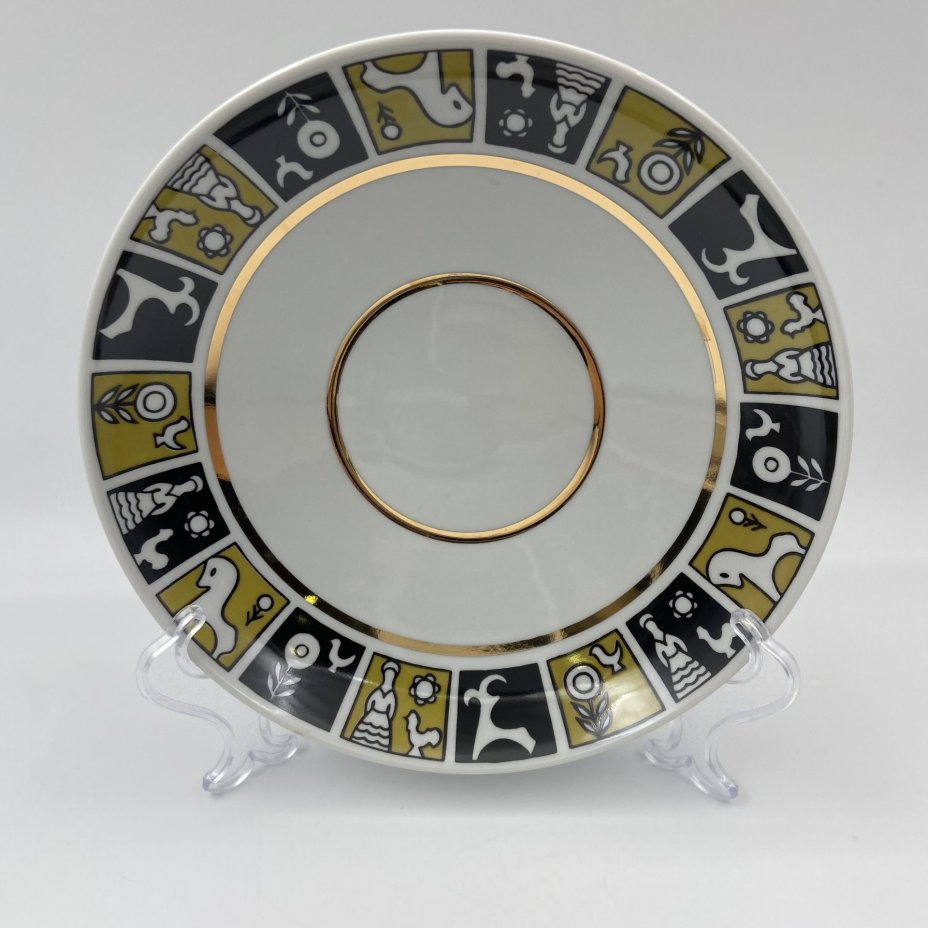 Набор "Степной" на 4 персоны (4 чайные пары и конфетница), автор формы "Утро" В.Л. Семенов, автор рисунка Н.М. Павлова, фарфор, крытье, деколь, Ленинградский фарфоровый завод (ЛФЗ), СССР, 1970-1986 гг.