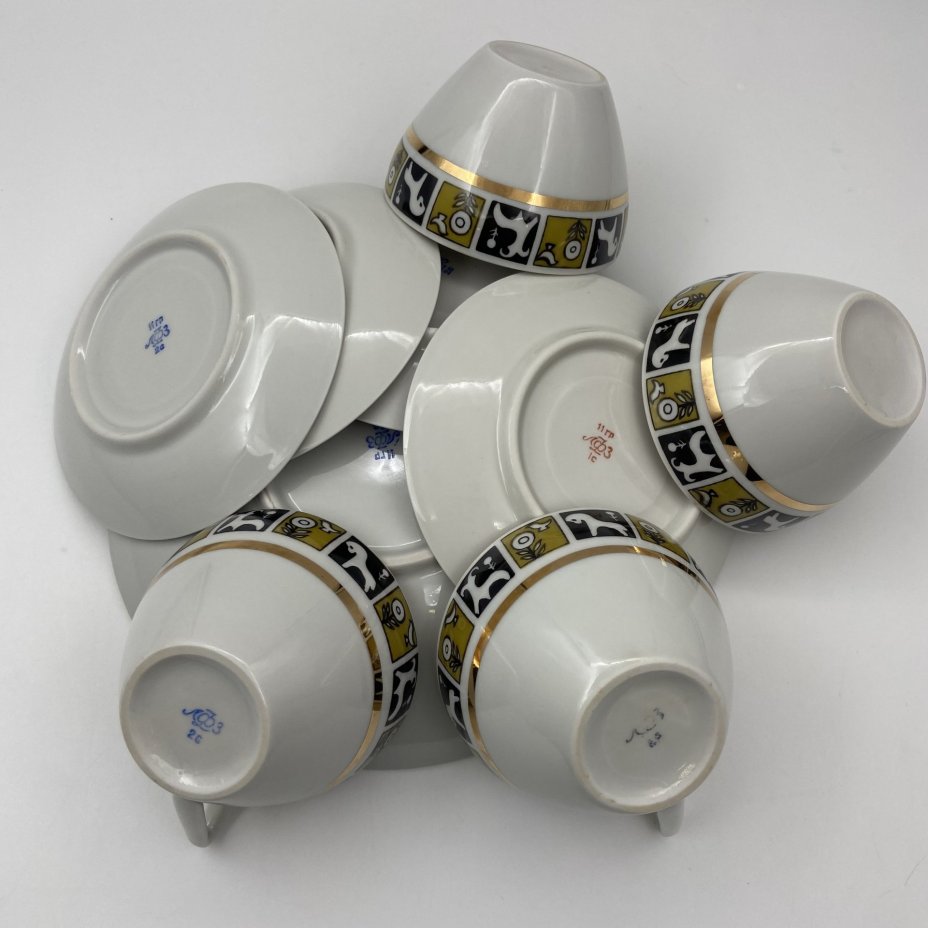 Набор "Степной" на 4 персоны (4 чайные пары и конфетница), автор формы "Утро" В.Л. Семенов, автор рисунка Н.М. Павлова, фарфор, крытье, деколь, Ленинградский фарфоровый завод (ЛФЗ), СССР, 1970-1986 гг.