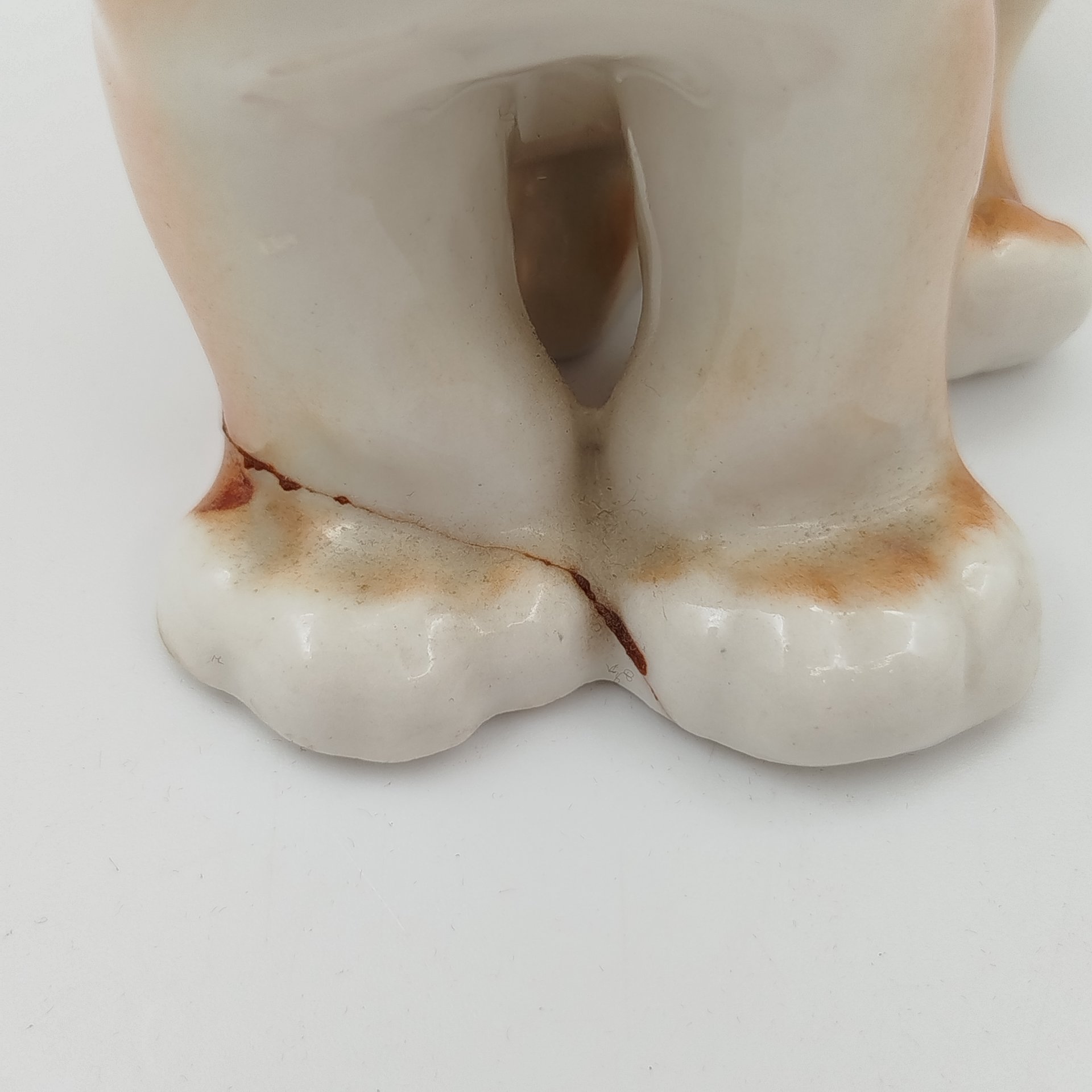 Статуэтка "Львенок сидящий", скульптор Воробьев Б.Я., фарфор, роспись, Ленинградский фарфоровый завод (ЛФЗ), СССР, 1970-1990 гг.