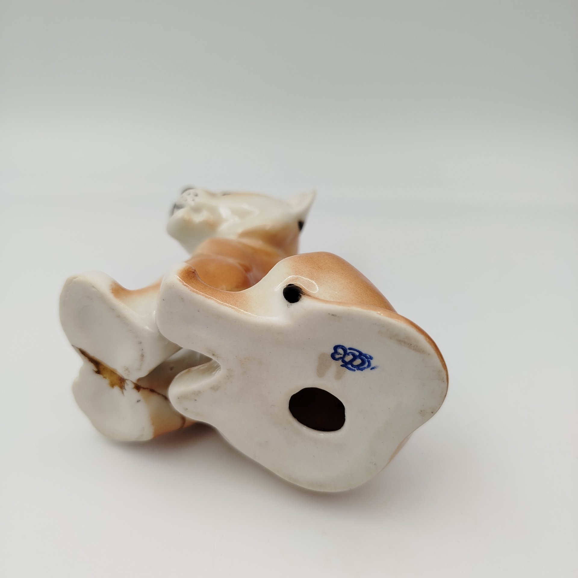 Статуэтка "Львенок сидящий", скульптор Воробьев Б.Я., фарфор, роспись, Ленинградский фарфоровый завод (ЛФЗ), СССР, 1970-1990 гг.