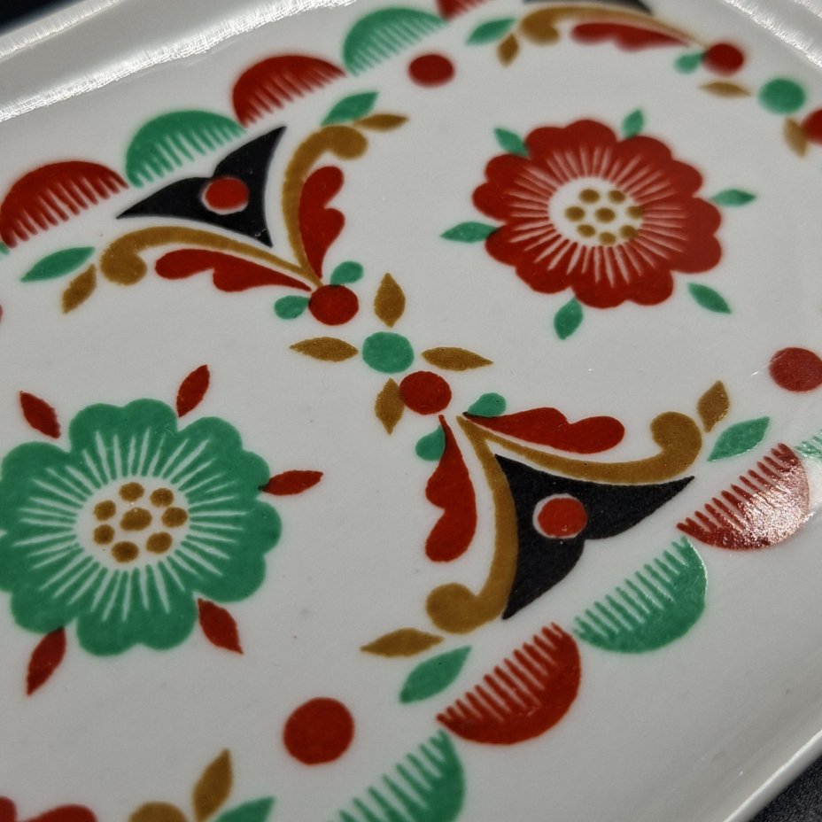 Набор для специй "Матрёшки" на подносе (перечница, солонка, горчичница), фарфор, деколь, Дмитровский фарфоровый завод (ДФЗ Вербилки), СССР, 1965-1991 гг.