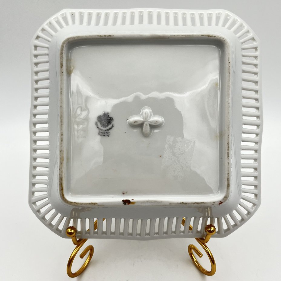 Сухарница с изображением цветочного букета, Schumann & Shreider Porcelain Factory (Schwarzenhammer, Bavaria, Germany), фарфор, деколь, золочение