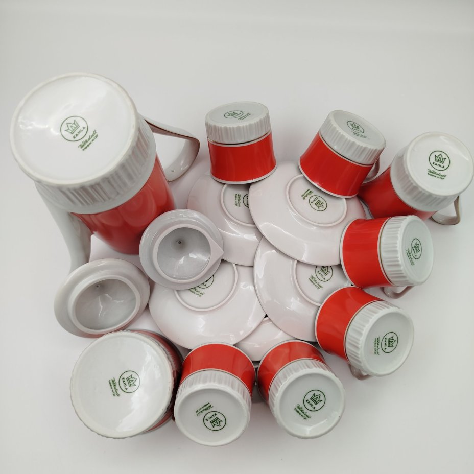 Сервиз кофейный в красно-белой гамме на 6 персон (15 предметов), фарфор, крытье, золочение, Kahla, ГДР, 1960-1990 гг.