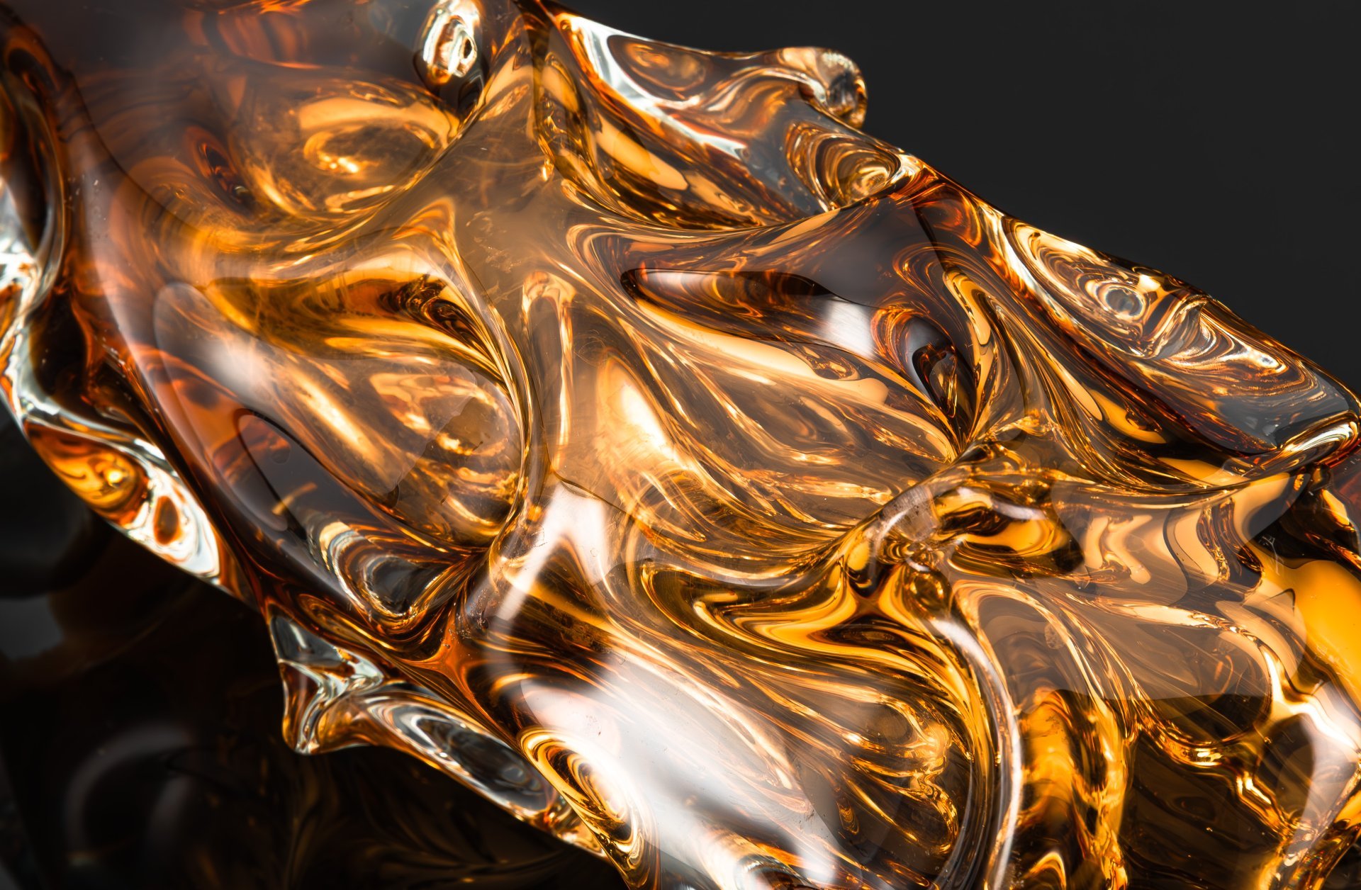 Ваза янтарного оттенка, дизайнер Jan Beránek (Ян Баранек), номер модели 5988