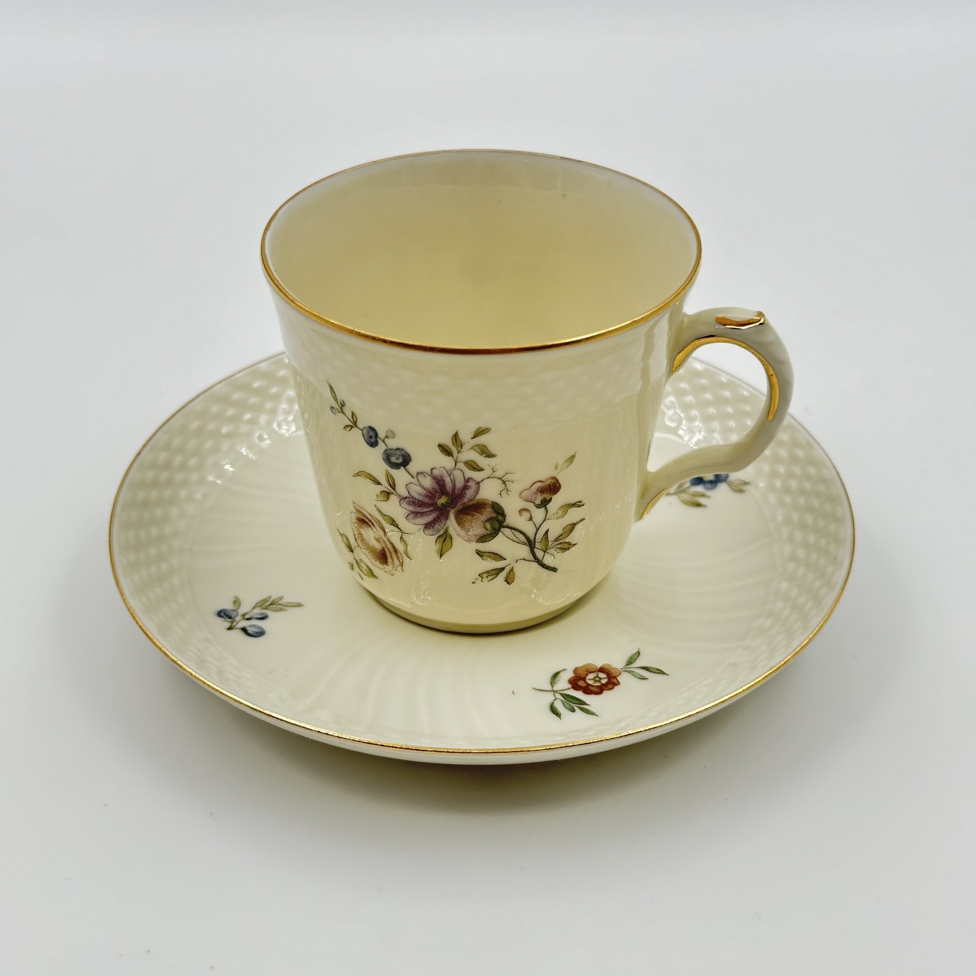 Пара кофейная с цветочным декором, фарфор, деколь, золочение, Royal Copenhagen, Дания, 1951-1952 гг., Royal Copenhagen