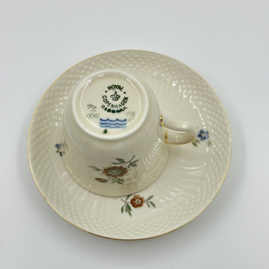 Пара кофейная с цветочным декором, фарфор, деколь, золочение, Royal Copenhagen, Дания, 1951-1952 гг., Royal Copenhagen