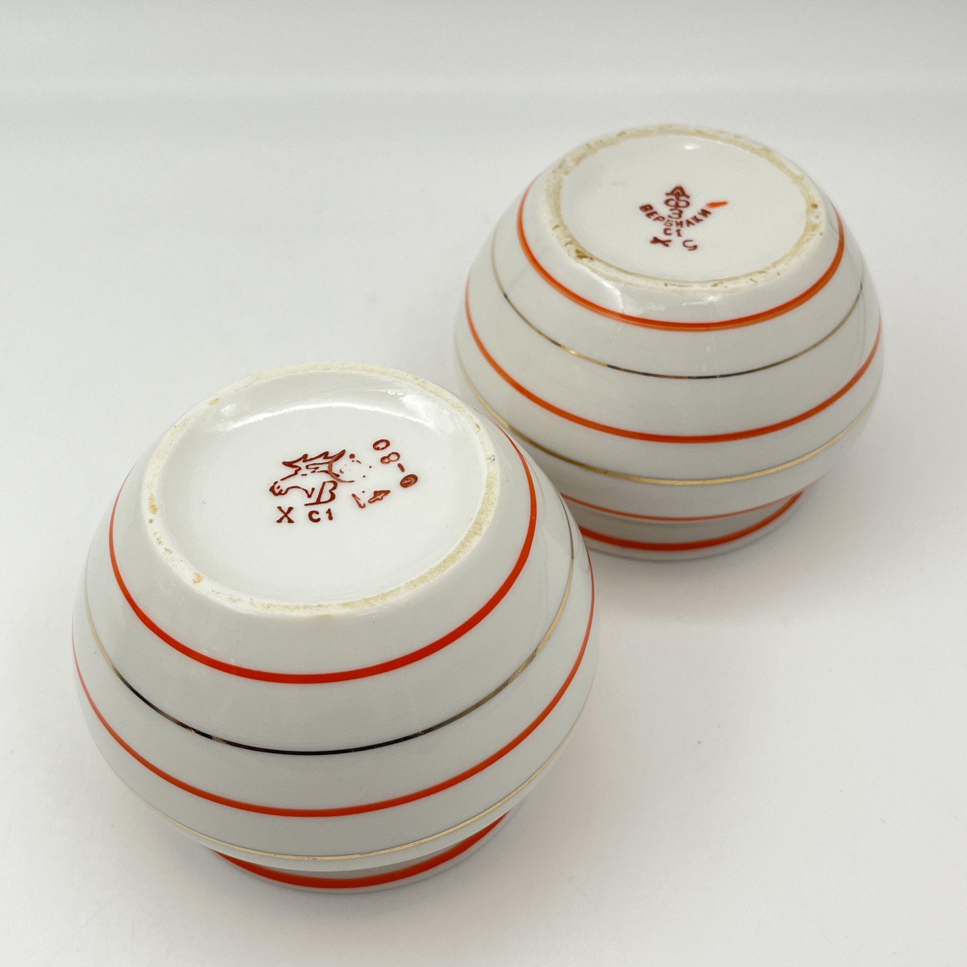 Набор из двух миниатюрных ваз "Радиоволны", фарфор, золочение, Дмитровский фарфоровый завод (ДФЗ Вербилки), СССР, 1954-1970 гг.