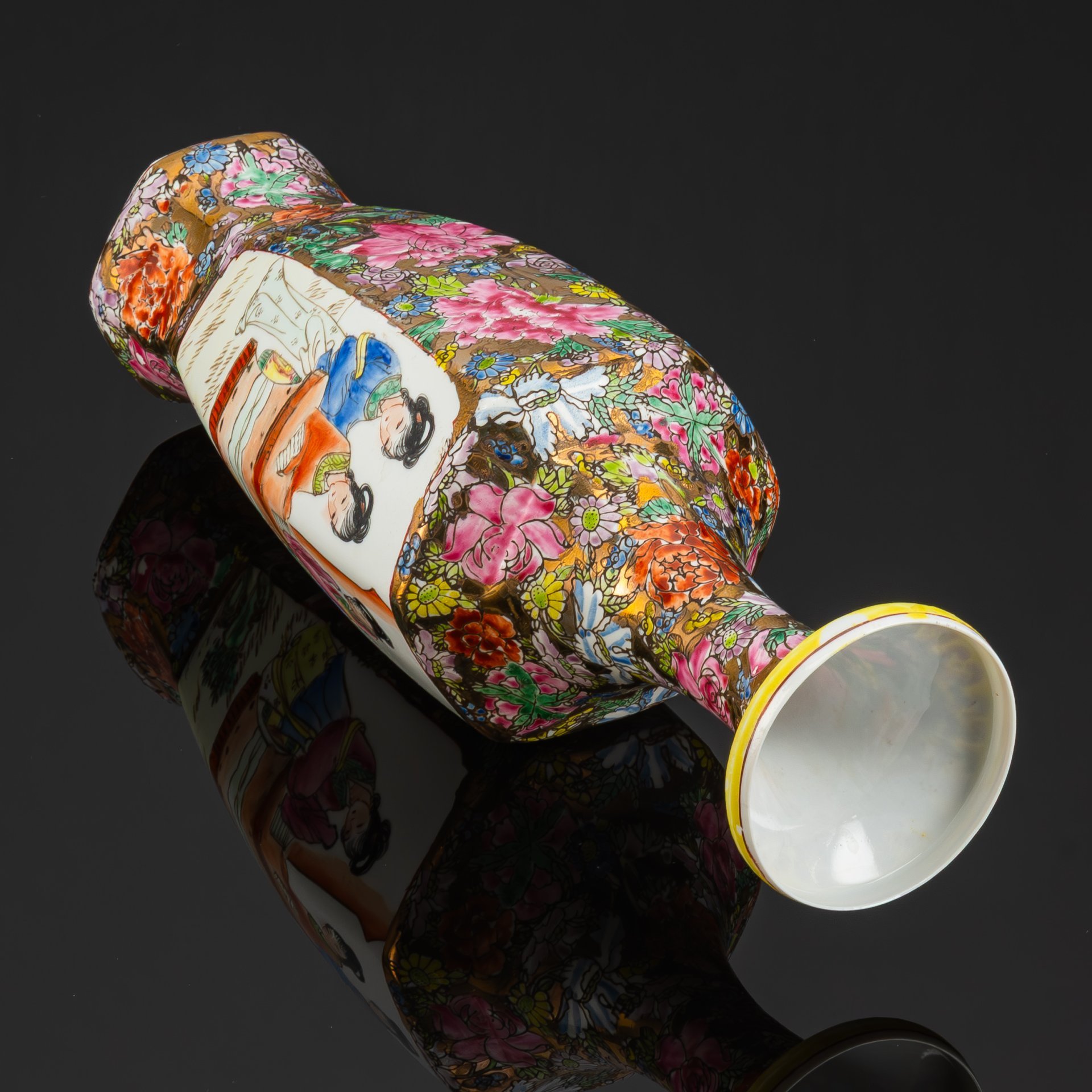 Ваза шестигранной формы "Благородные занятия красавиц"