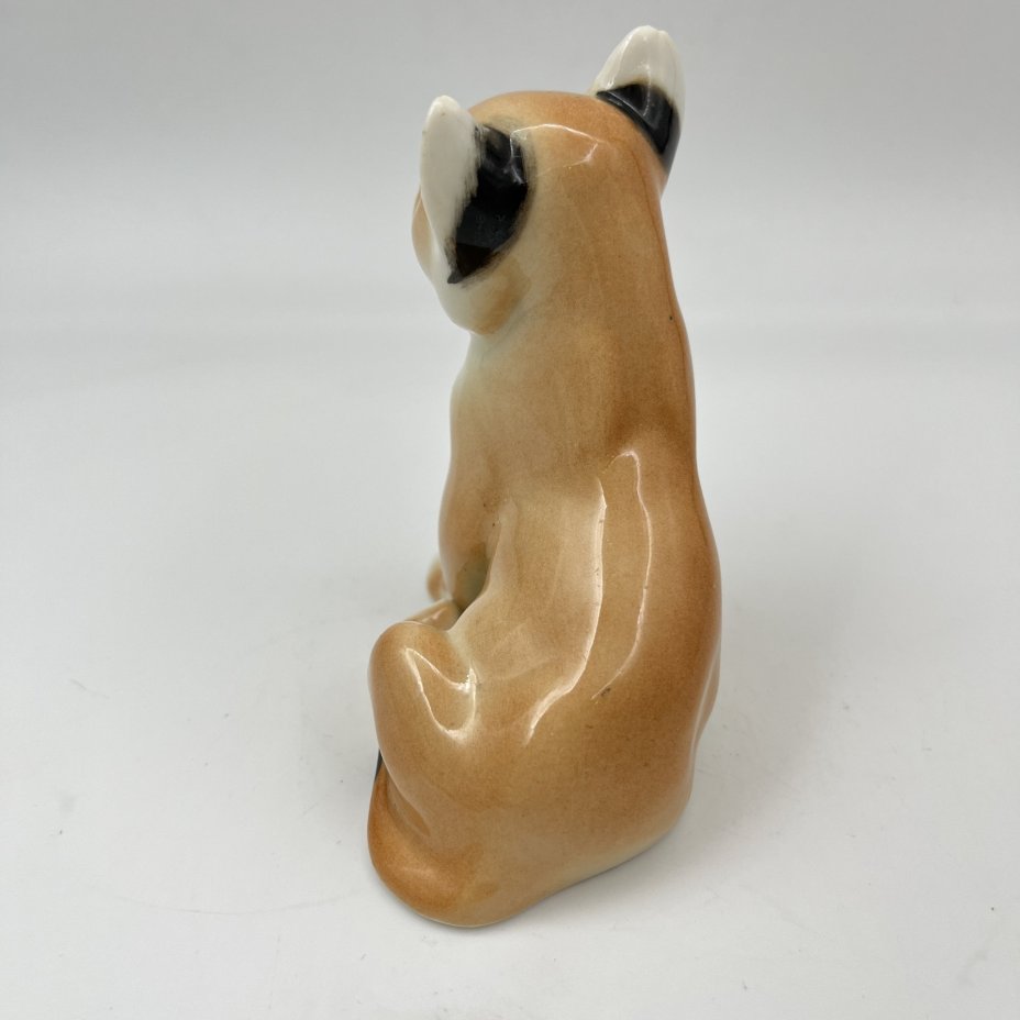 Статуэтка "Львенок сидящий", скульптор Воробьев Б.Я., фарфор, роспись, Ленинградский фарфоровый завод (ЛФЗ), СССР, 1970-1990 гг.