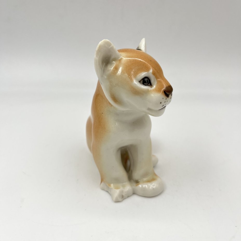 Статуэтка "Львенок сидящий", скульптор Воробьев Б.Я., фарфор, роспись, Ленинградский фарфоровый завод (ЛФЗ), СССР, 1970-1990 гг.
