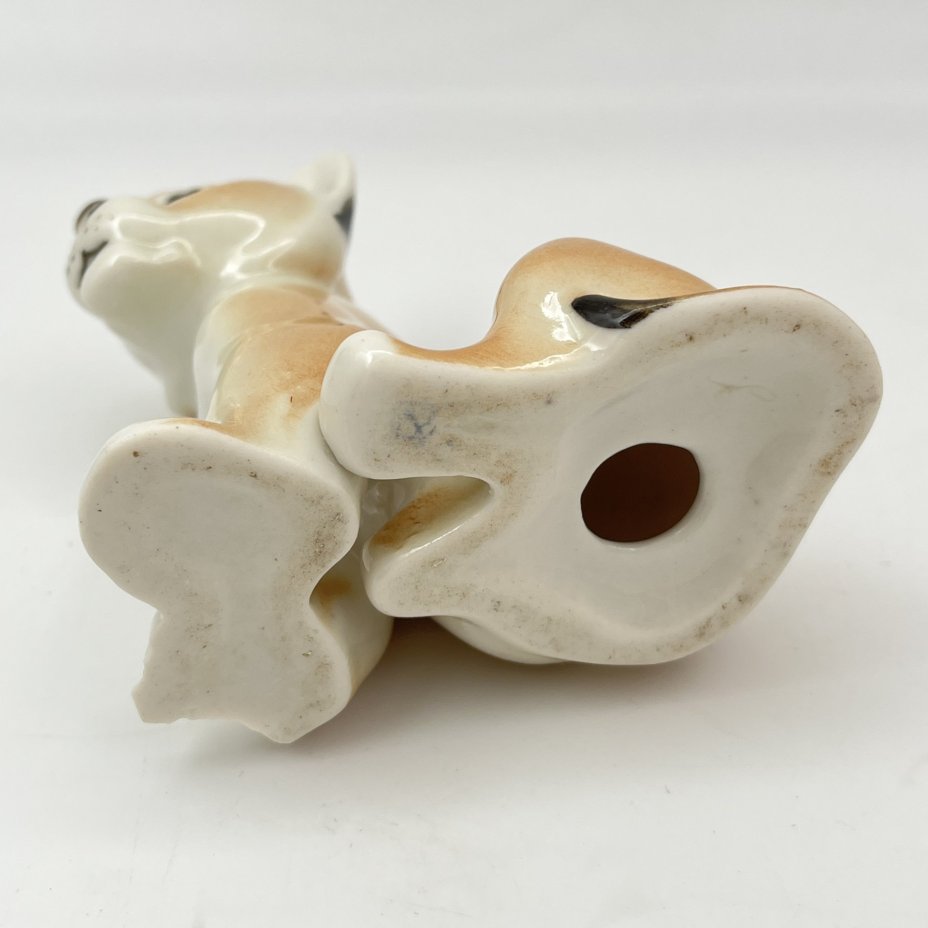 Статуэтка "Львенок сидящий", скульптор Воробьев Б.Я., фарфор, роспись, Ленинградский фарфоровый завод (ЛФЗ), СССР, 1970-1990 гг.