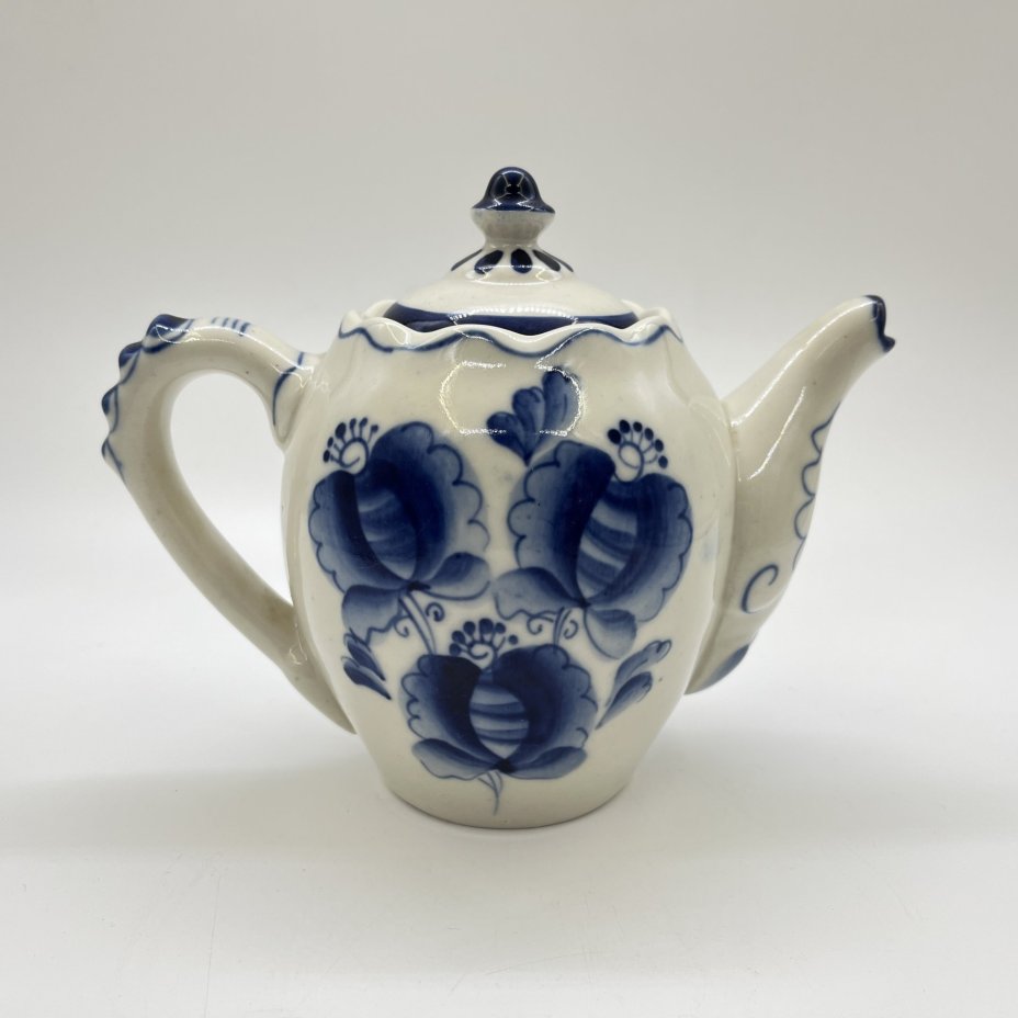 Чайник заварочный с цветочным декором, фарфор, роспись, Объединение «Гжель», СССР, 1972-1985 гг.