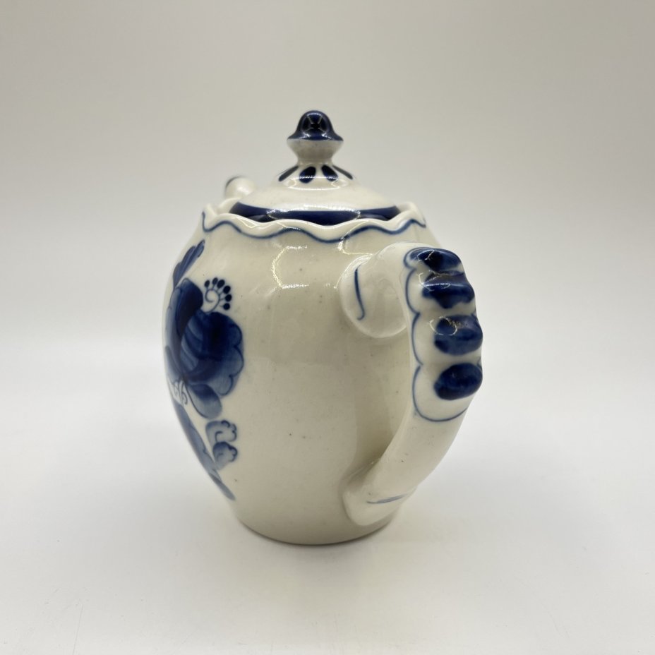 Чайник заварочный с цветочным декором, фарфор, роспись, Объединение «Гжель», СССР, 1972-1985 гг.