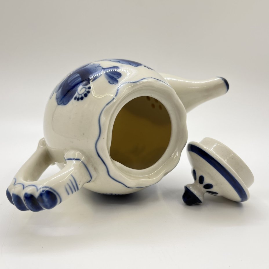 Чайник заварочный с цветочным декором, фарфор, роспись, Объединение «Гжель», СССР, 1972-1985 гг.