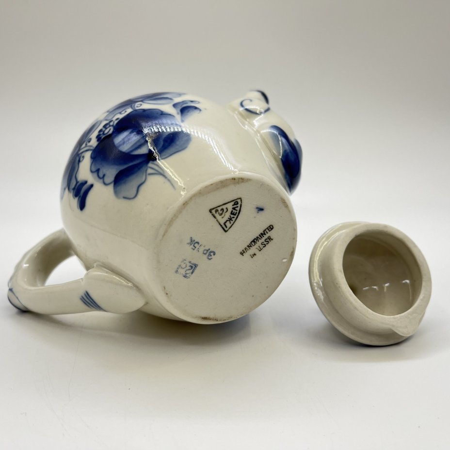 Чайник заварочный с цветочным декором, фарфор, роспись, Объединение «Гжель», СССР, 1972-1985 гг.