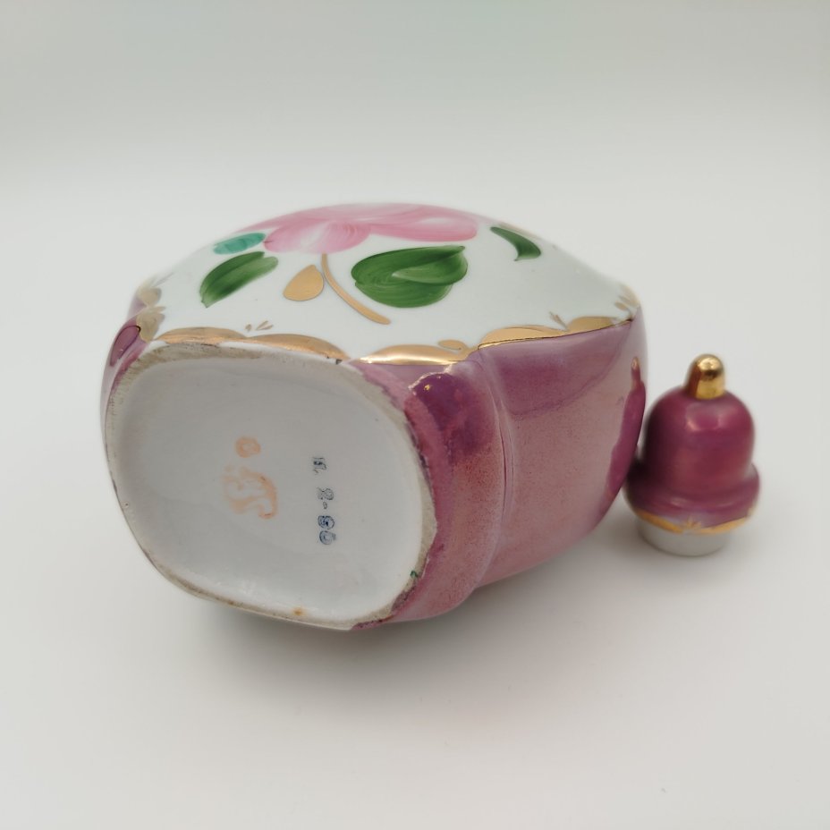 Штоф с цветочным декором, Сысертский фарфоровый завод
