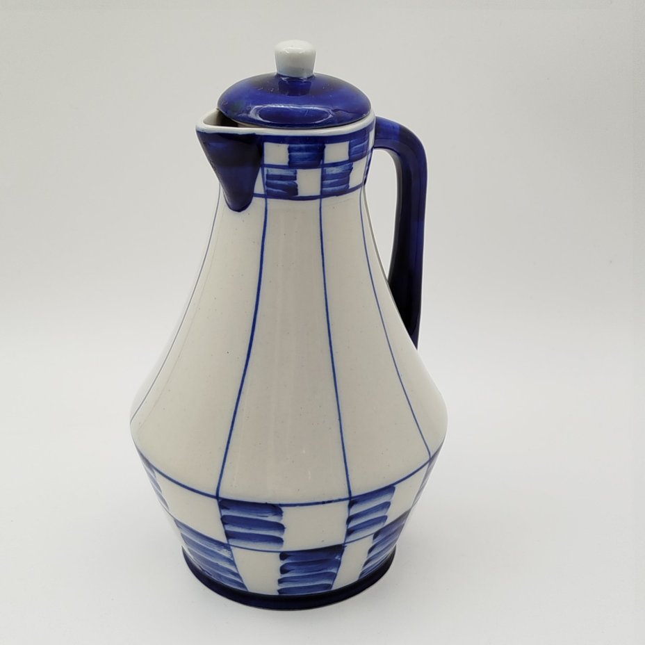 Графин/кувшин с геометрическим орнаментом, фарфор, роспись, Турыгинский фарфоровый завод артели «Художественная керамика» (Гжель), СССР, 1960-1972 гг.