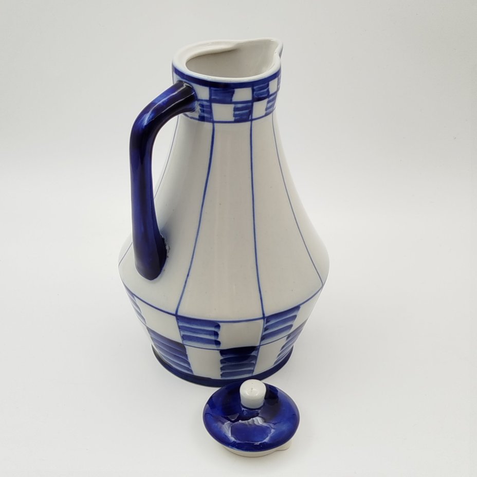 Графин/кувшин с геометрическим орнаментом, фарфор, роспись, Турыгинский фарфоровый завод артели «Художественная керамика» (Гжель), СССР, 1960-1972 гг.