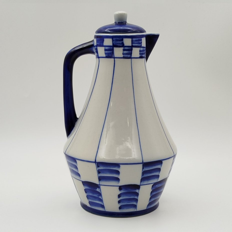 Графин/кувшин с геометрическим орнаментом, фарфор, роспись, Турыгинский фарфоровый завод артели «Художественная керамика» (Гжель), СССР, 1960-1972 гг.