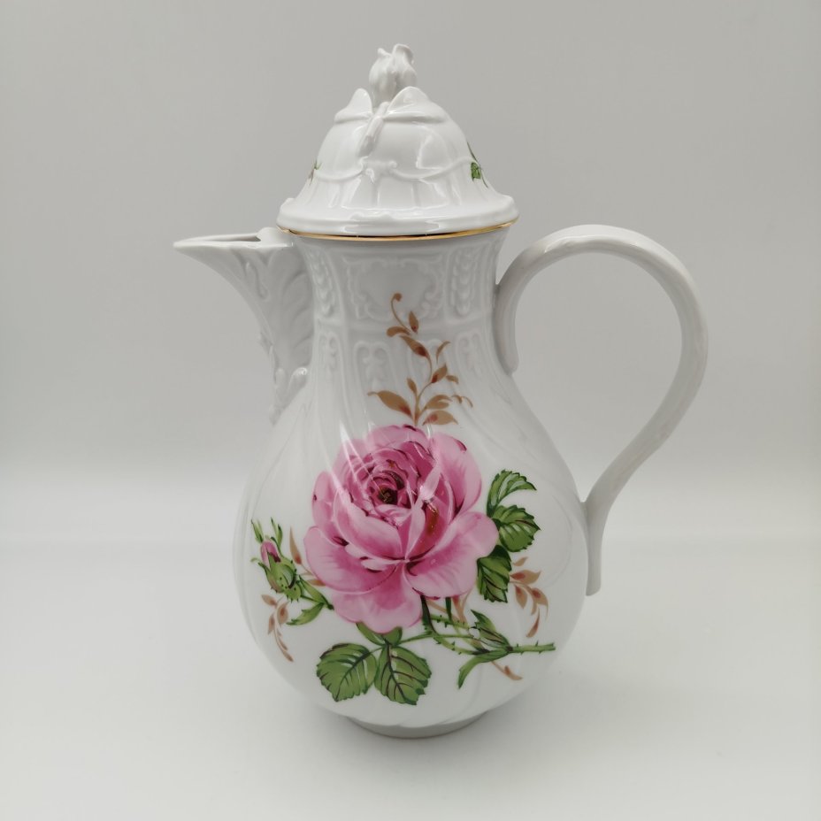 Кофейник, украшенный изображением роз, фарфор, деколь, золочение, Pirkenhammer, Чехия, 1993-2010 гг.