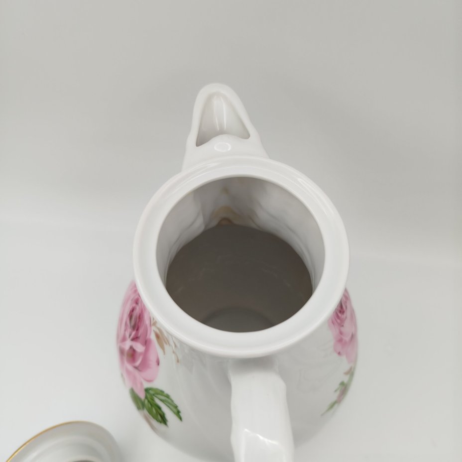 Кофейник, украшенный изображением роз, фарфор, деколь, золочение, Pirkenhammer, Чехия, 1993-2010 гг.