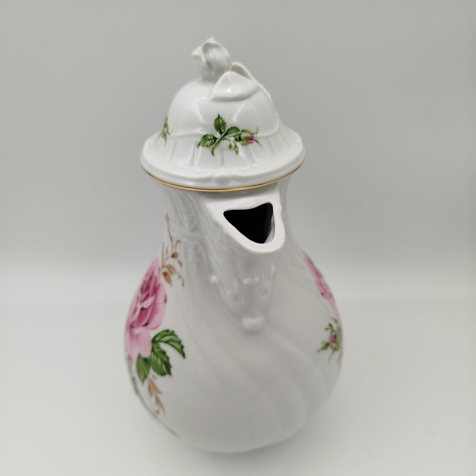 Кофейник, украшенный изображением роз, фарфор, деколь, золочение, Pirkenhammer, Чехия, 1993-2010 гг., Pirkenhammer