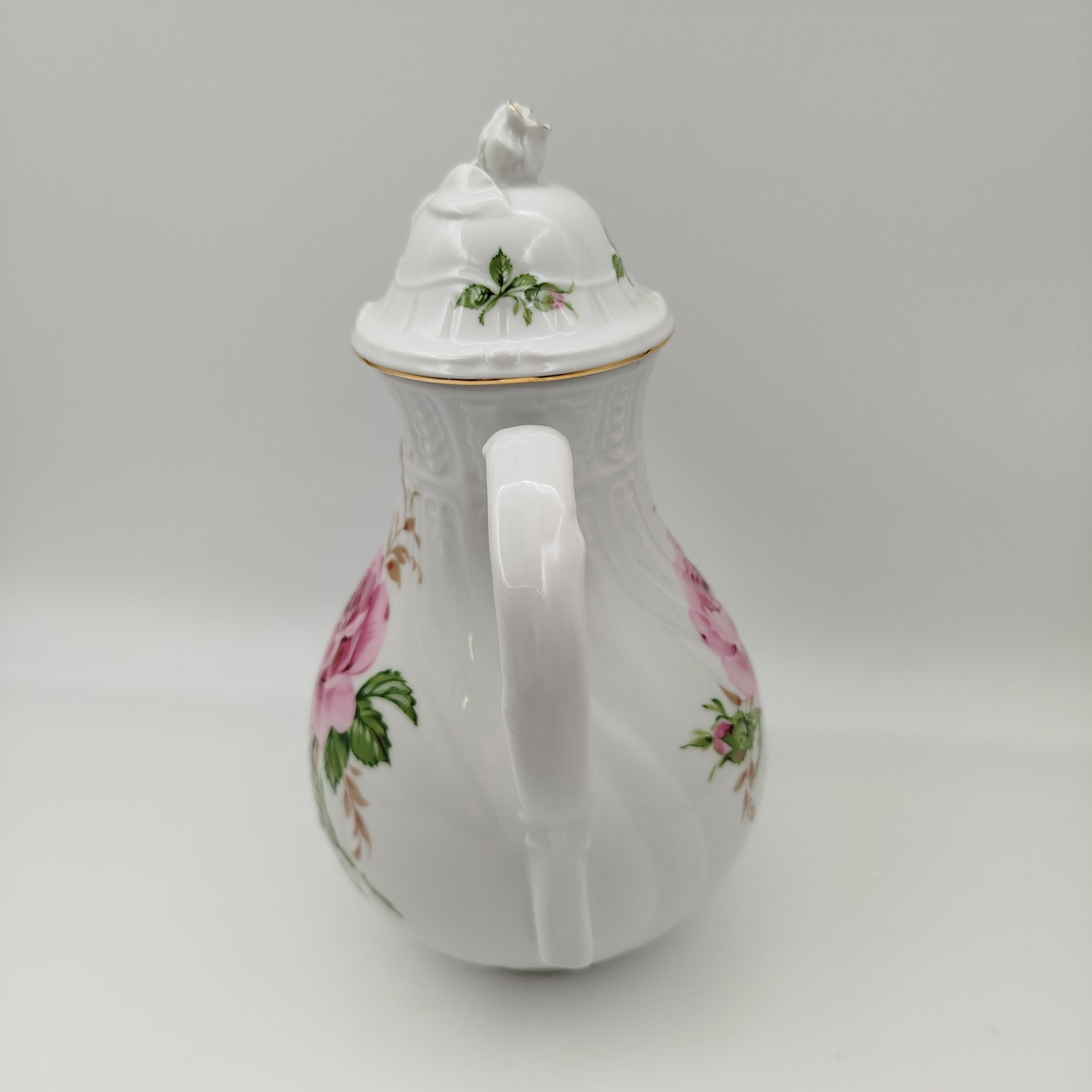 Кофейник, украшенный изображением роз, фарфор, деколь, золочение, Pirkenhammer, Чехия, 1993-2010 гг., Pirkenhammer