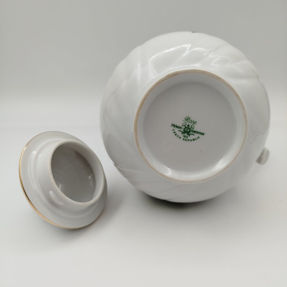 Кофейник, украшенный изображением роз, фарфор, деколь, золочение, Pirkenhammer, Чехия, 1993-2010 гг., Pirkenhammer