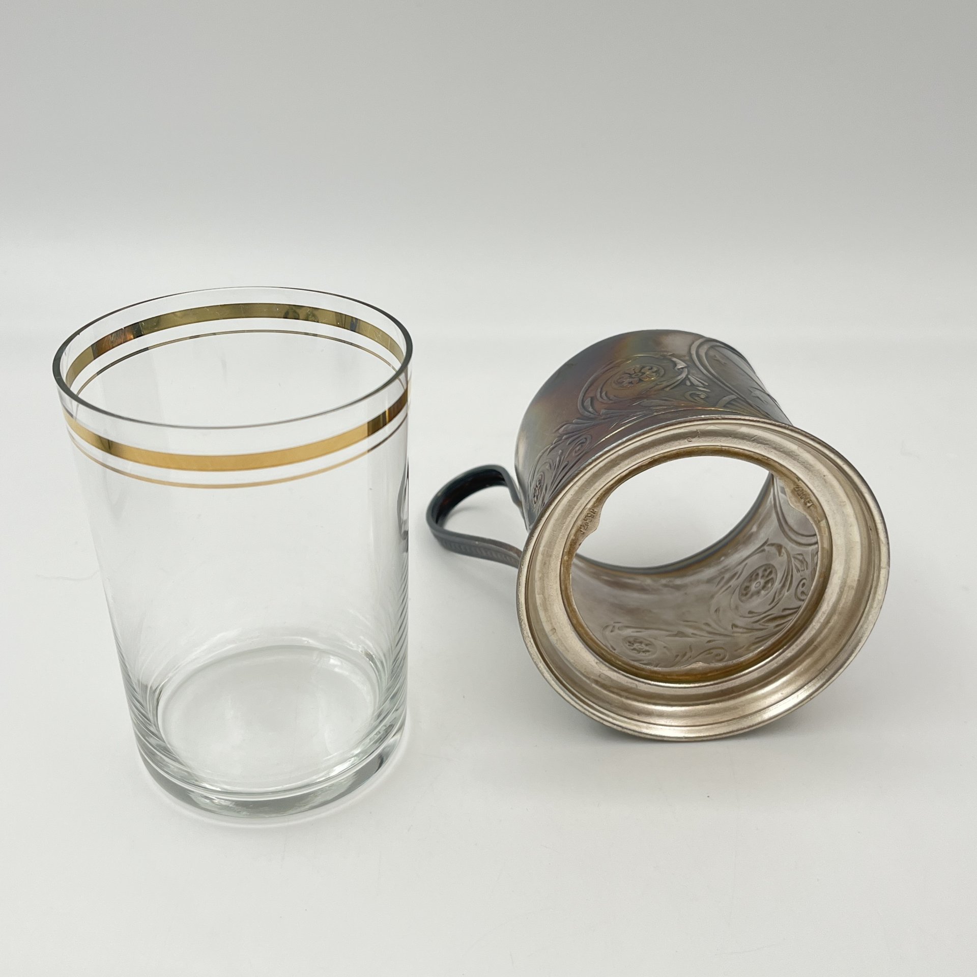 Подстаканник «Спутник» в комплекте со стаканом, мНЦ (медь-никель-цинк), стекло, Мстерский завод художественных изделий «Ювелир», СССР, 1972 г.