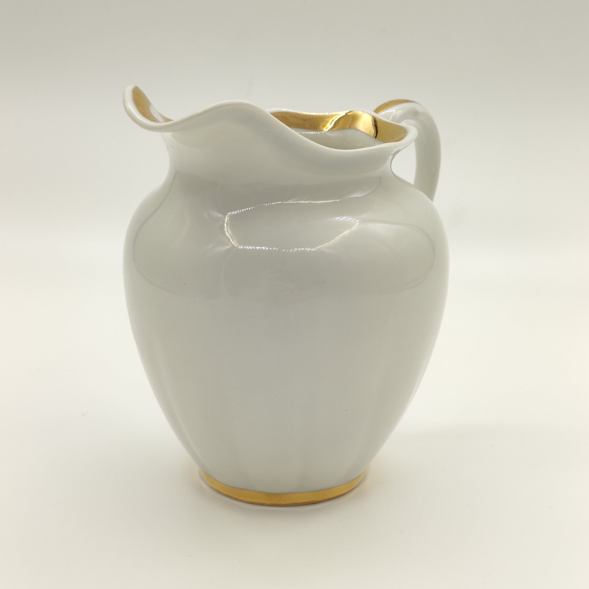 Молочник с лаконичным декором, фарфор, золочение, Дмитровский фарфоровый завод (ДФЗ Вербилки), СССР, 1954-1965 гг.