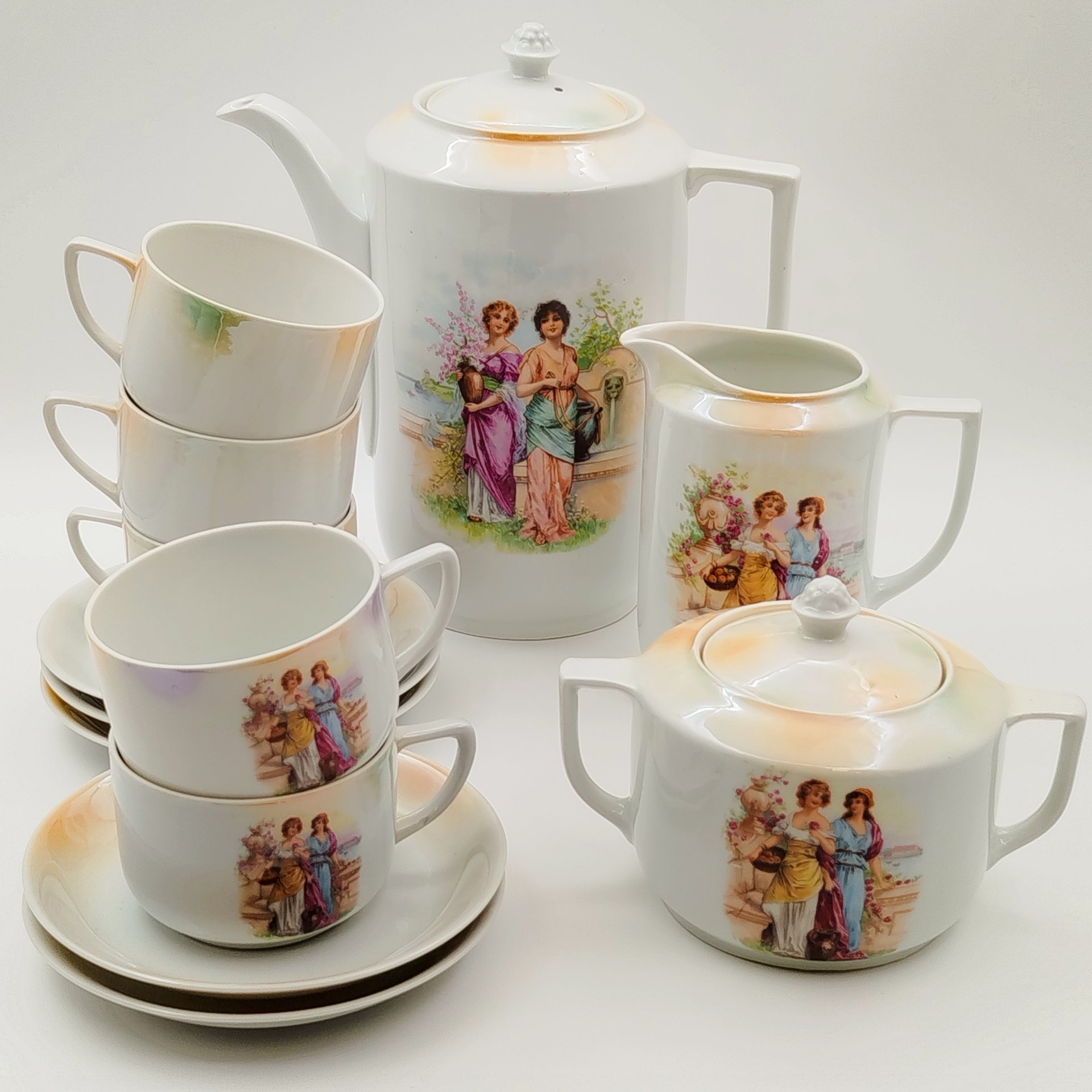 Сервиз чайно-кофейный с изображением девушек в саду на 5 персон (13 предметов), фарфор, деколь, Victoria, Чехословакия, 1918-1939 гг.