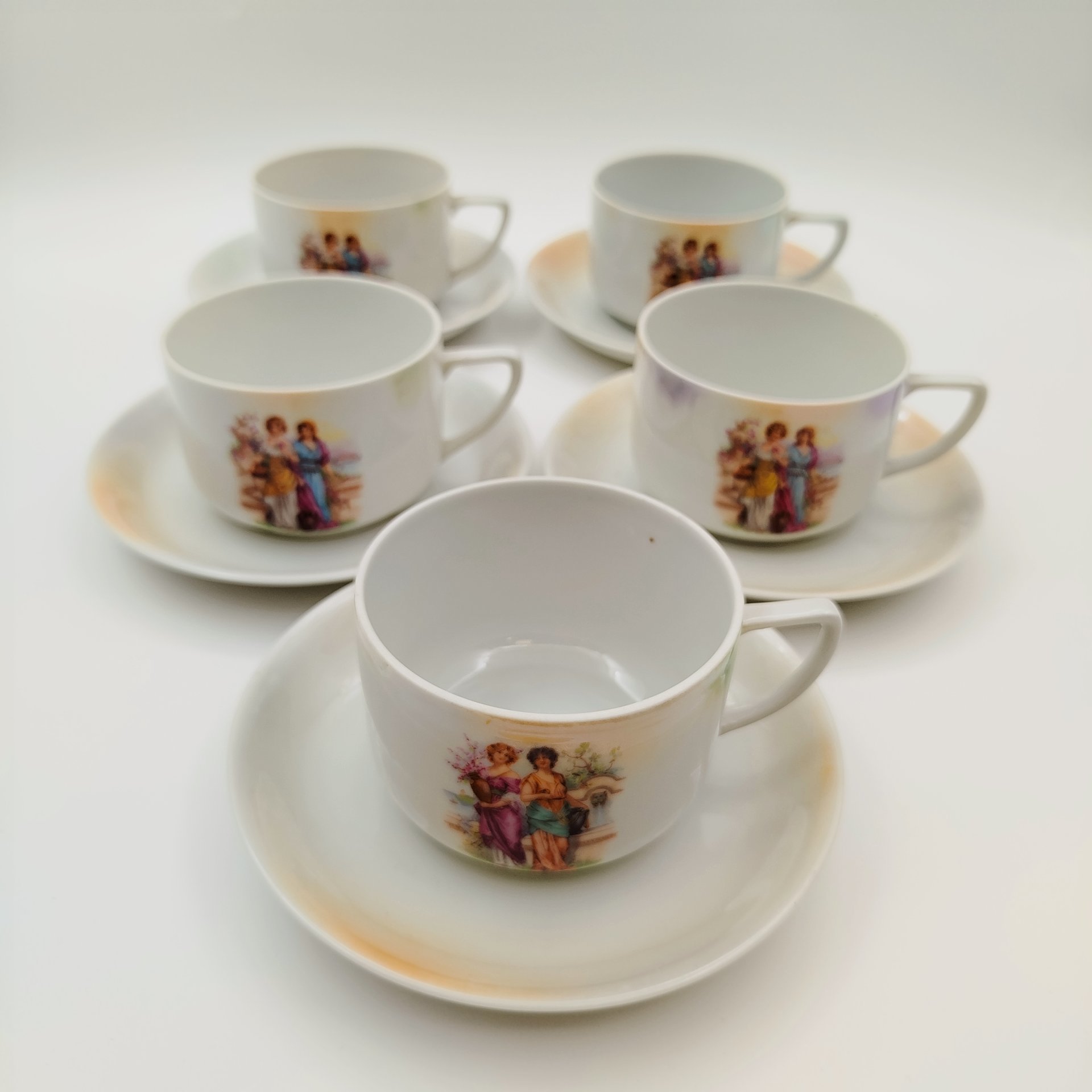 Сервиз чайно-кофейный с изображением девушек в саду на 5 персон (13 предметов), фарфор, деколь, Victoria, Чехословакия, 1918-1939 гг.