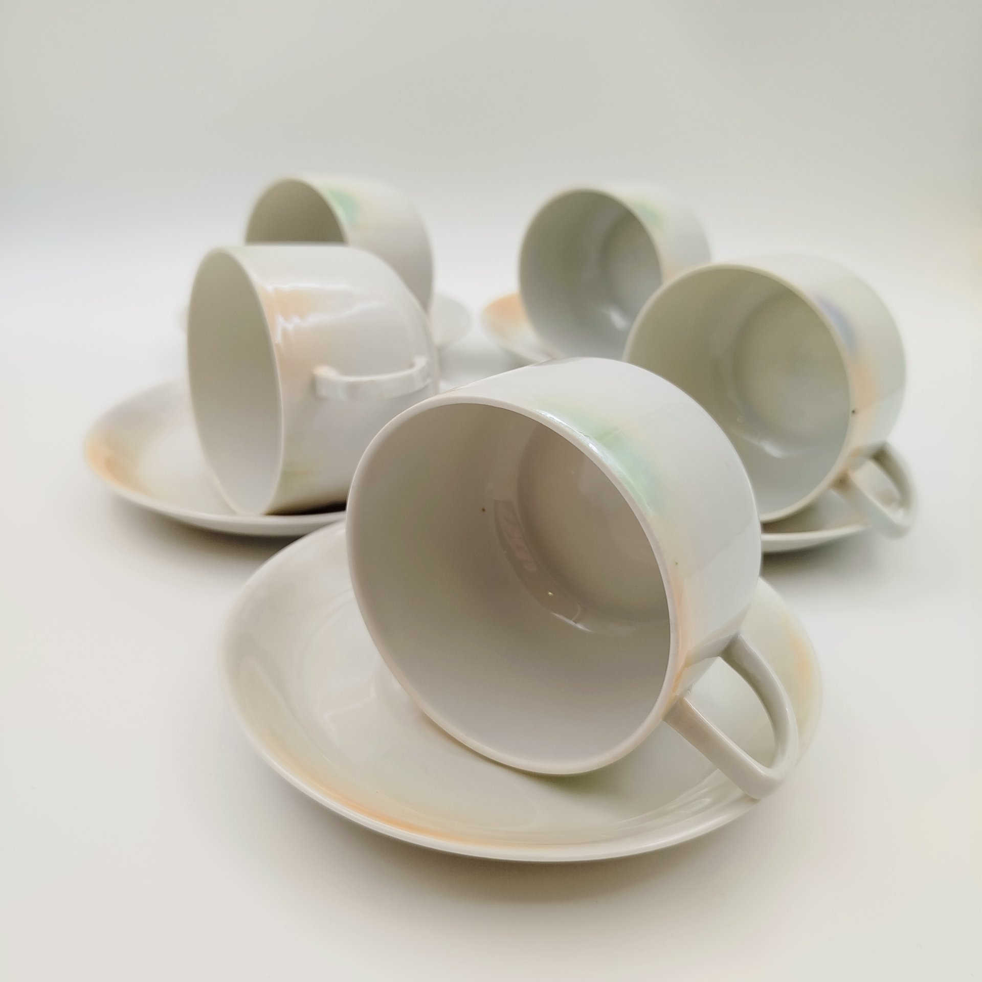 Сервиз чайно-кофейный с изображением девушек в саду на 5 персон (13 предметов), фарфор, деколь, Victoria, Чехословакия, 1918-1939 гг.