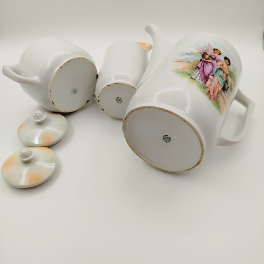 Сервиз чайно-кофейный с изображением девушек в саду на 5 персон (13 предметов), фарфор, деколь, Victoria, Чехословакия, 1918-1939 гг.
