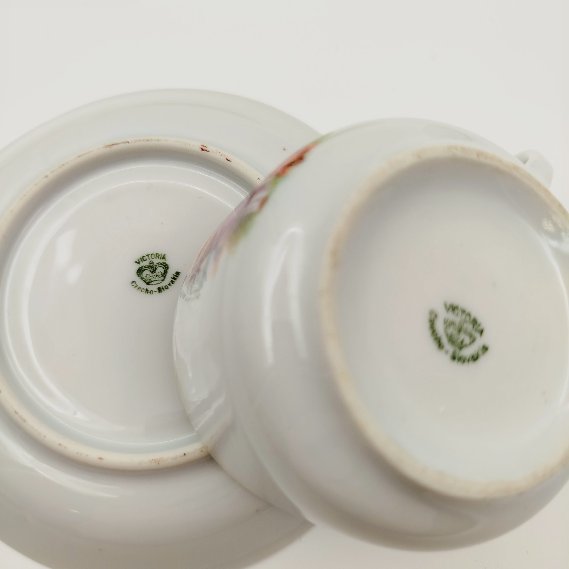 Сервиз чайно-кофейный с изображением девушек в саду на 5 персон (13 предметов), фарфор, деколь, Victoria, Чехословакия, 1918-1939 гг.